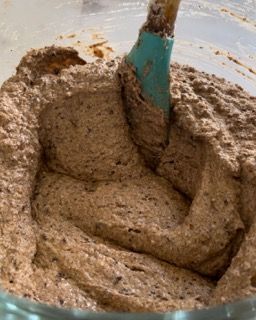 Impasto finale della Torta Caprese, liscio, scuro e omogeneo.