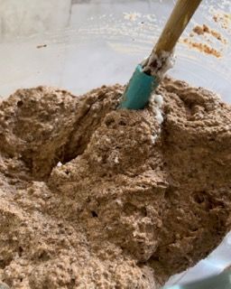 Restanti polveri setacciate sull'impasto della Torta Caprese