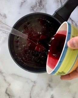 La bagna rosso brillante per la zuppa inglese