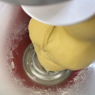 Impasto finale liscio e lucido, perfettamente incordato.