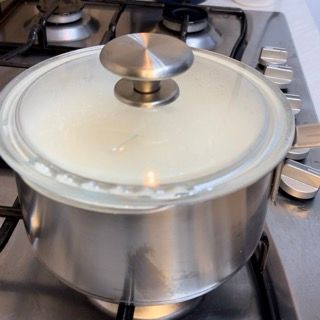 Besciamella in cottura lenta per 20 minuti con il coperchio.