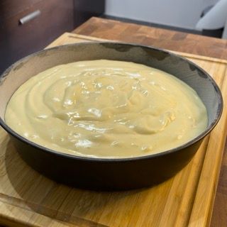 Pan di spagna che cuoce in forno statico