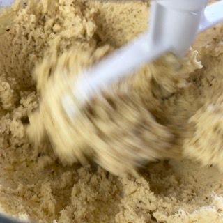 L'impasto della pâte sucrée per la tarte tiramisu appena formato