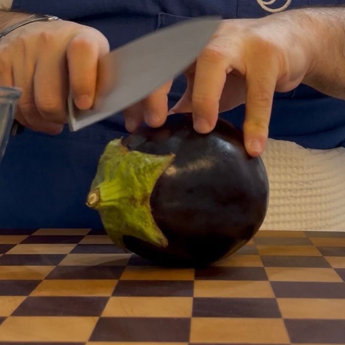 Melanzane fresche lavate e spuntate