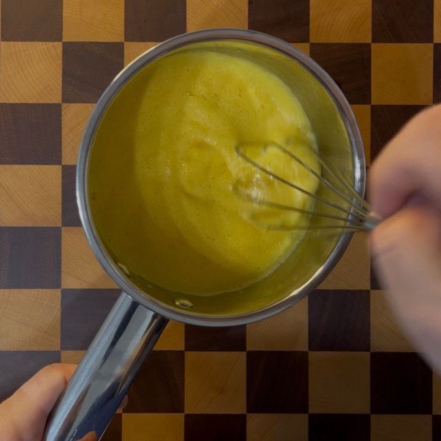 Le uova che raggiungono i 72-75°C, pastorizzate e pronte per essere tolte dal fuoco.