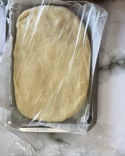 L'impasto in frigorifero per la lunga maturazione di 12 ore.