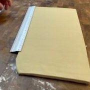 stesura della pasta croissant per formatura croissant francesi