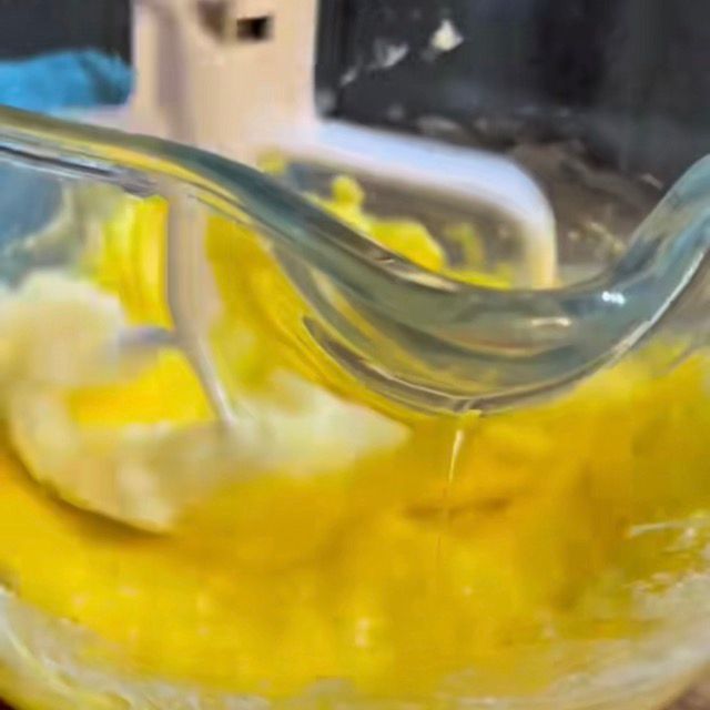 mpasto umido e amalgamato dopo l'aggiunta delle uova.