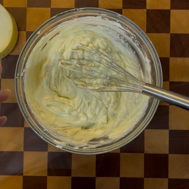 Frusta che amalgama delicatamente i composti per non formare grumi.