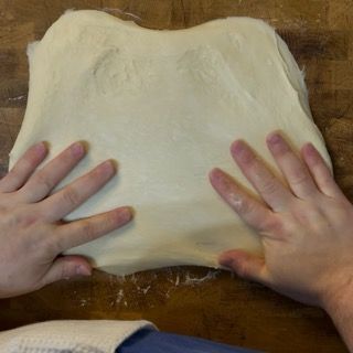 Test del velo superato: l'impasto si stende in una membrana sottile e trasparente.