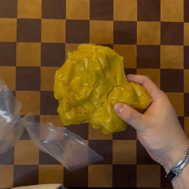 impasto oro di pasta fresca all'uovo pronto da stendere 