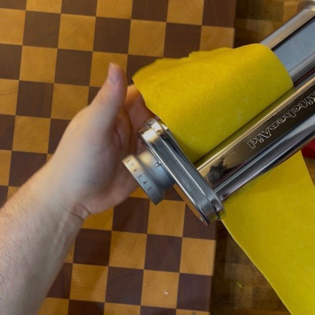 impasto oro di pasta fresca all'uovo steso 