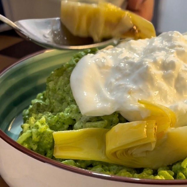 insalata di riso con pesto di rucola e burrata