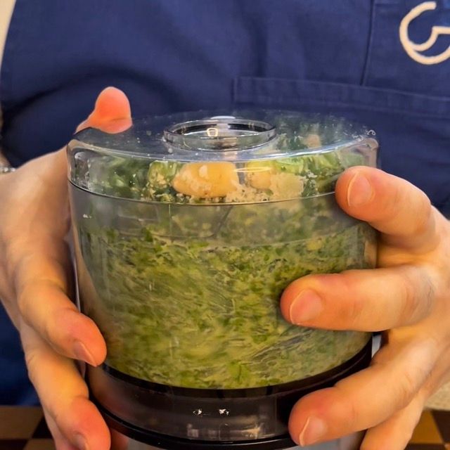 preparazione pesto di rucola