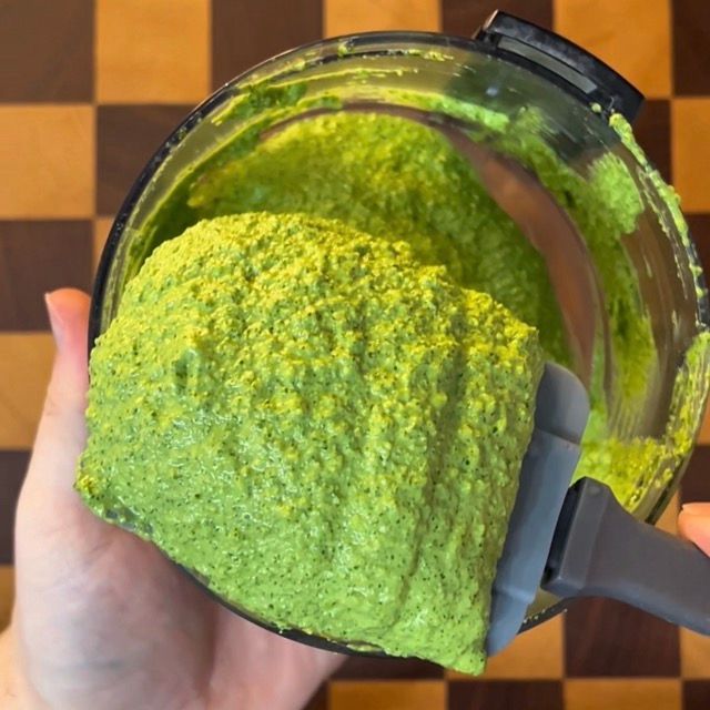 preparazione pesto di rucola