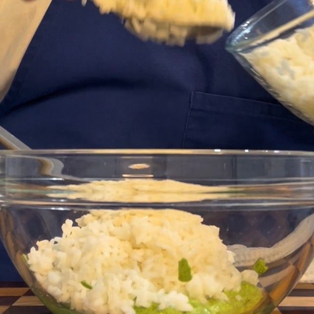 insalata di riso con pesto di rucola e burrata