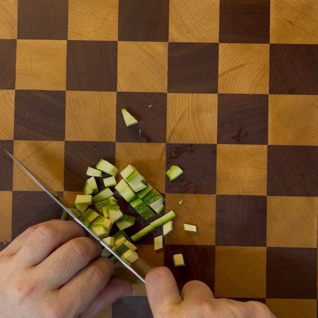 taglio verdure per insalata russa