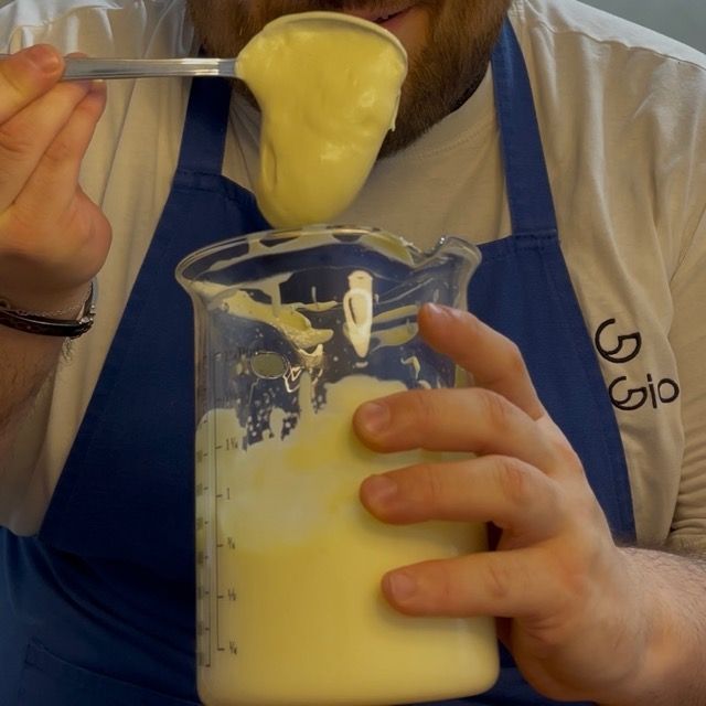 preparazione maionese gastronomica