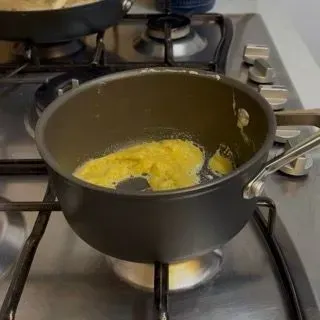 Il roux biondo che tosta per 3 minuti