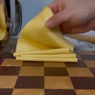 Sfoglia di pasta fresca stesa allo spessore di 2mm