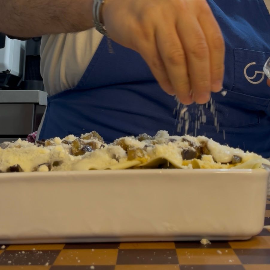 Parmigiano Reggiano grattugiato sull'ultimo strato