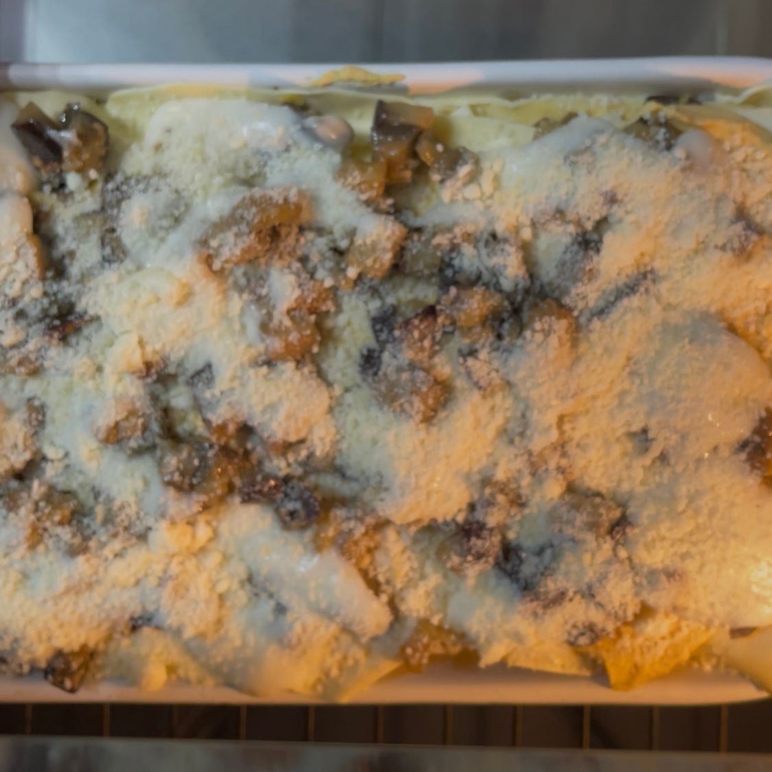 Le lasagne vegetariane che cuociono e gratinano in forno