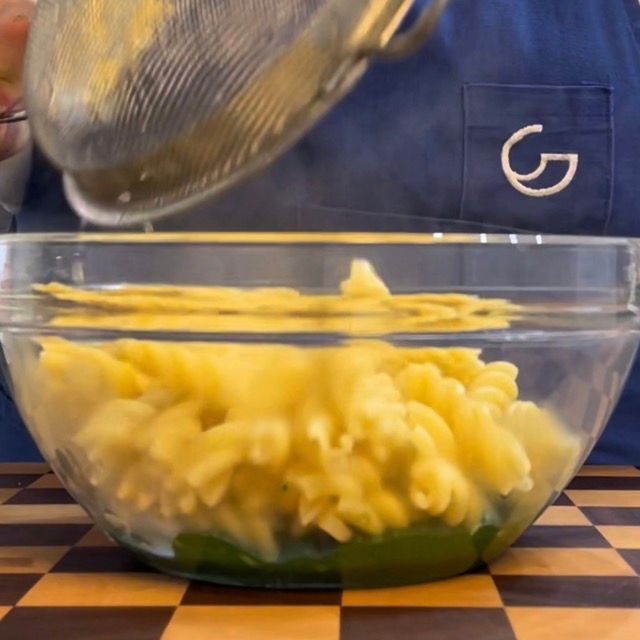 pasta con crema di spinaci e robiola