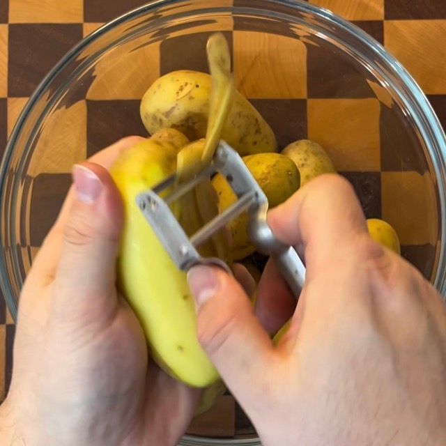 Patate a pasta gialla di alta qualità, lavate e pronte.