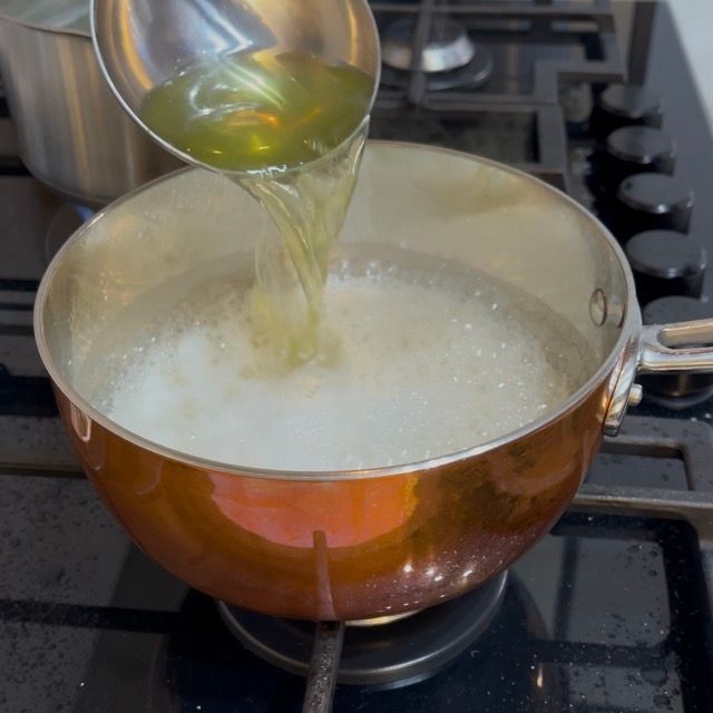 risotto agli asparagi cuoce con brodo