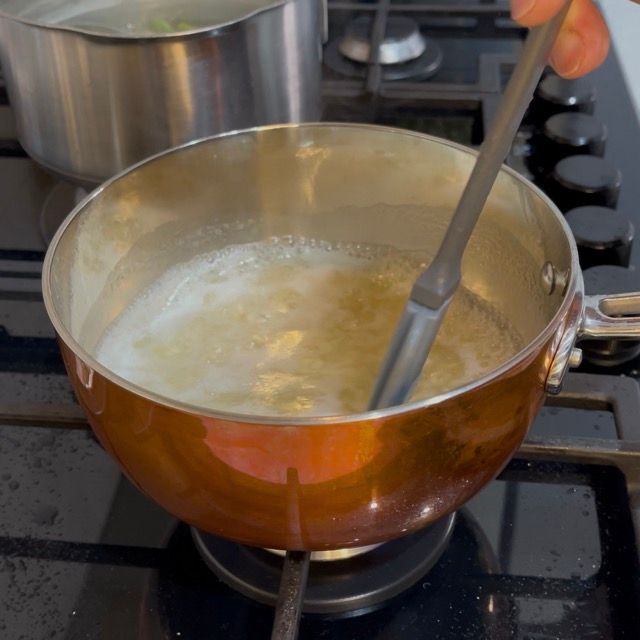 risotto agli asparagi cuoce con brodo
