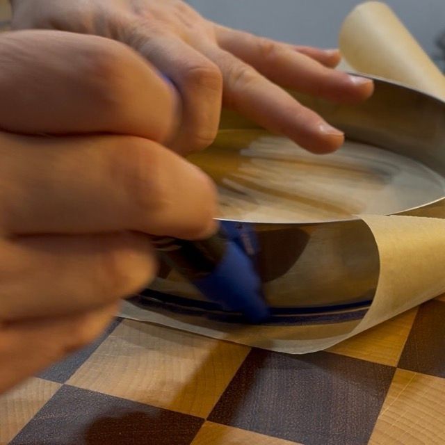 Teglia con carta forno e cerchi disegnati da 22cm.