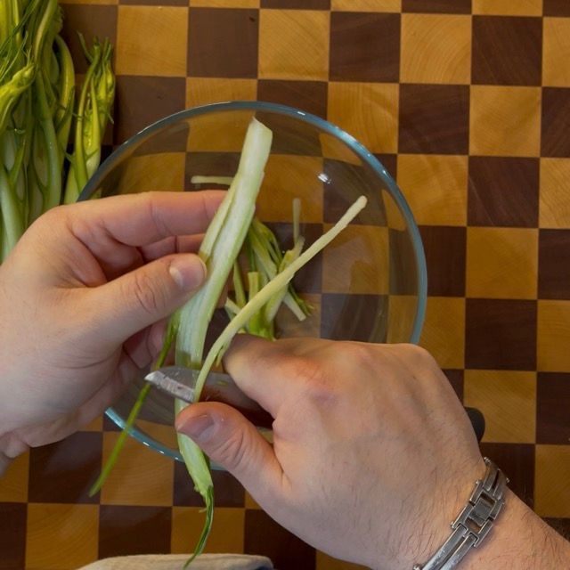 puntarelle vengono pulite