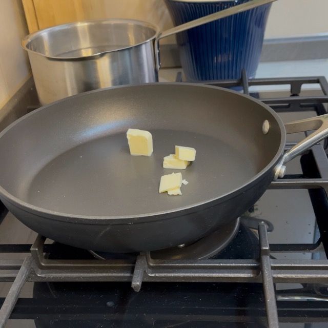 burro sciolto in padella
