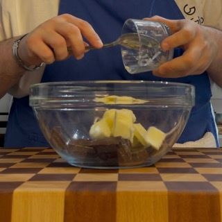 Tortino al cioccolato dal cuore al caramello