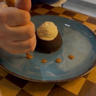 Tortino al cioccolato dal cuore al caramello