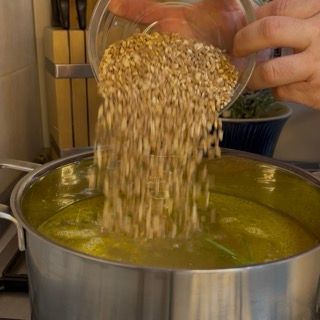 Zuppa di farro e orzo