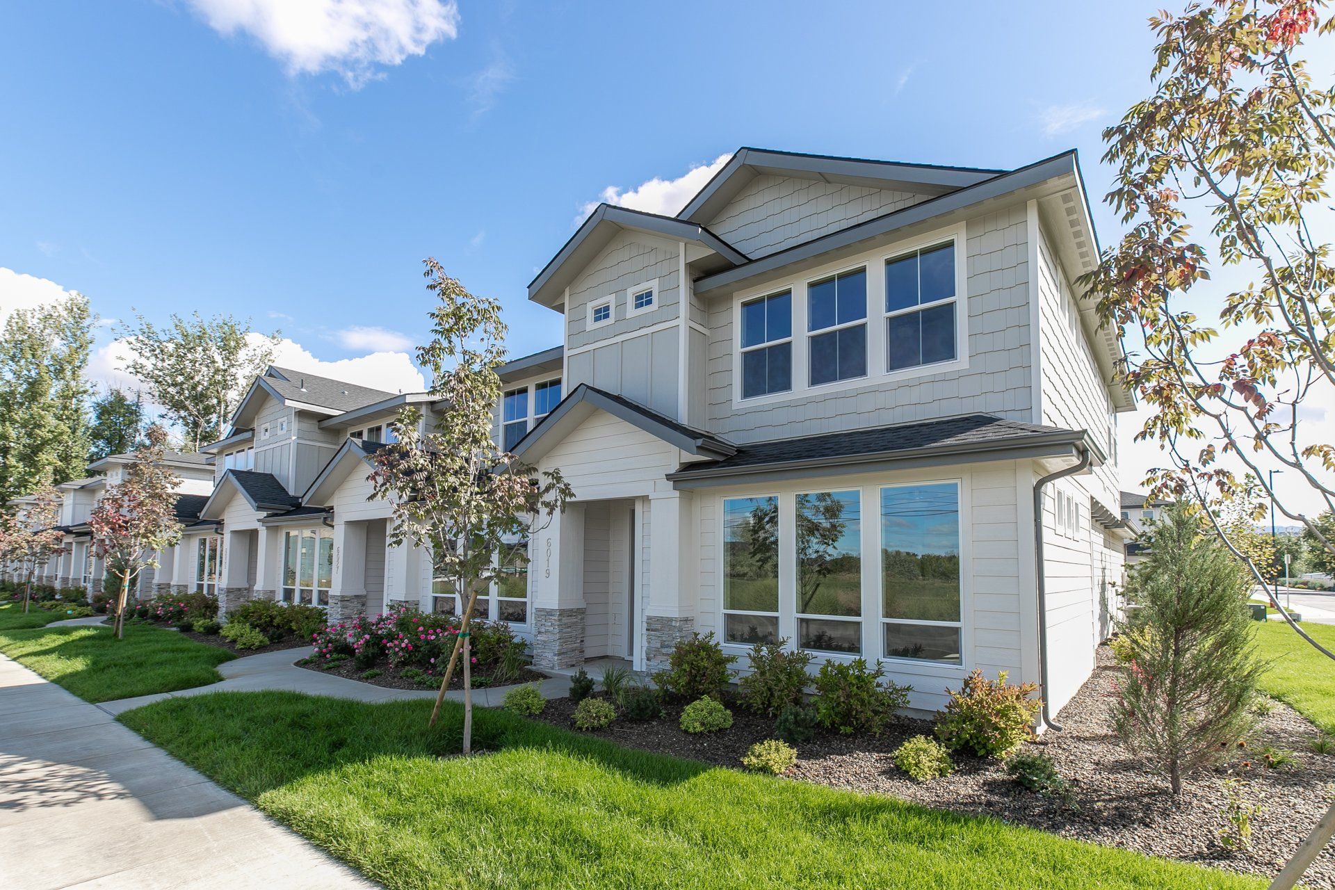 townhomes at roe exterior building
