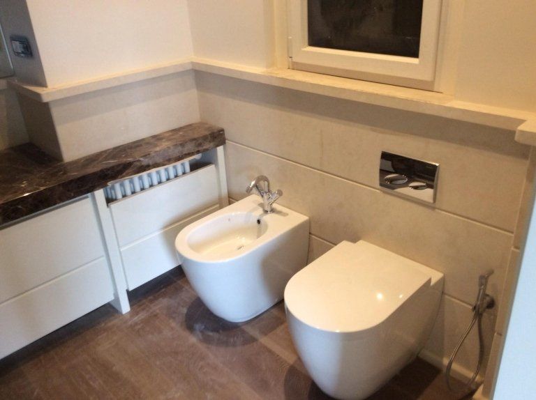 bathroom with white sanitary ware