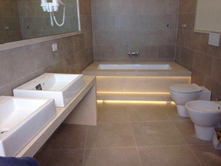 bathroom with stone wall tiles