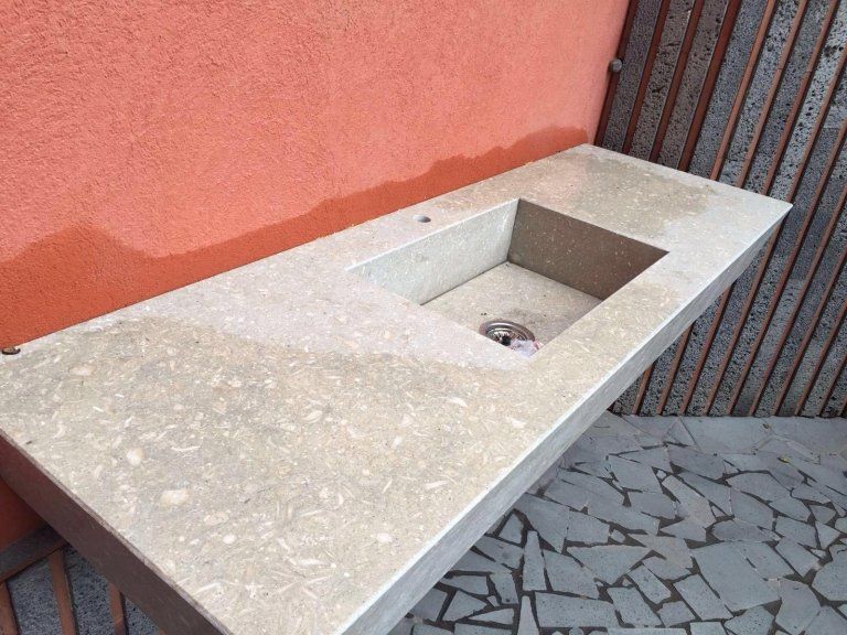 lavabo da esterno in pietra grigia