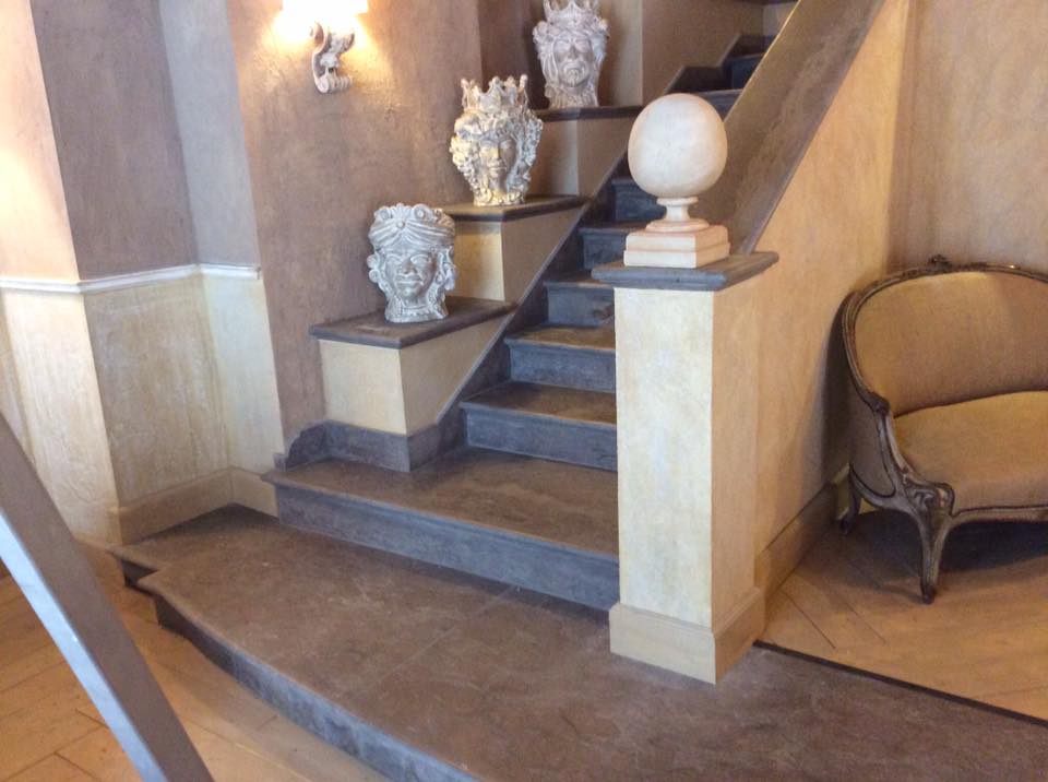 scale interne grigie in pietra
