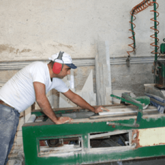 taglio di lastra in marmo