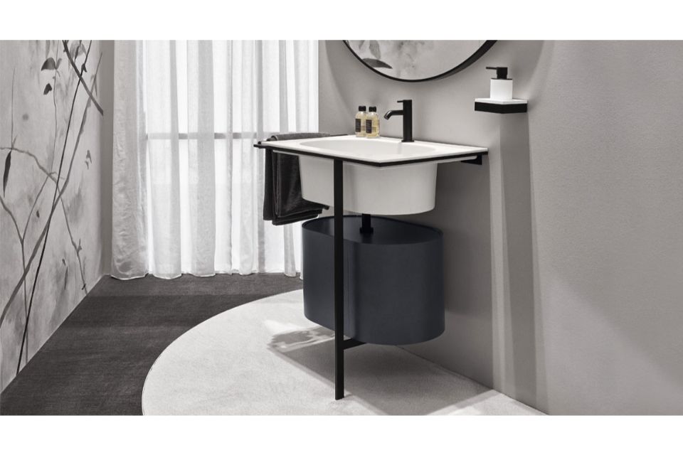 lavabo sospeso con struttura in metallo