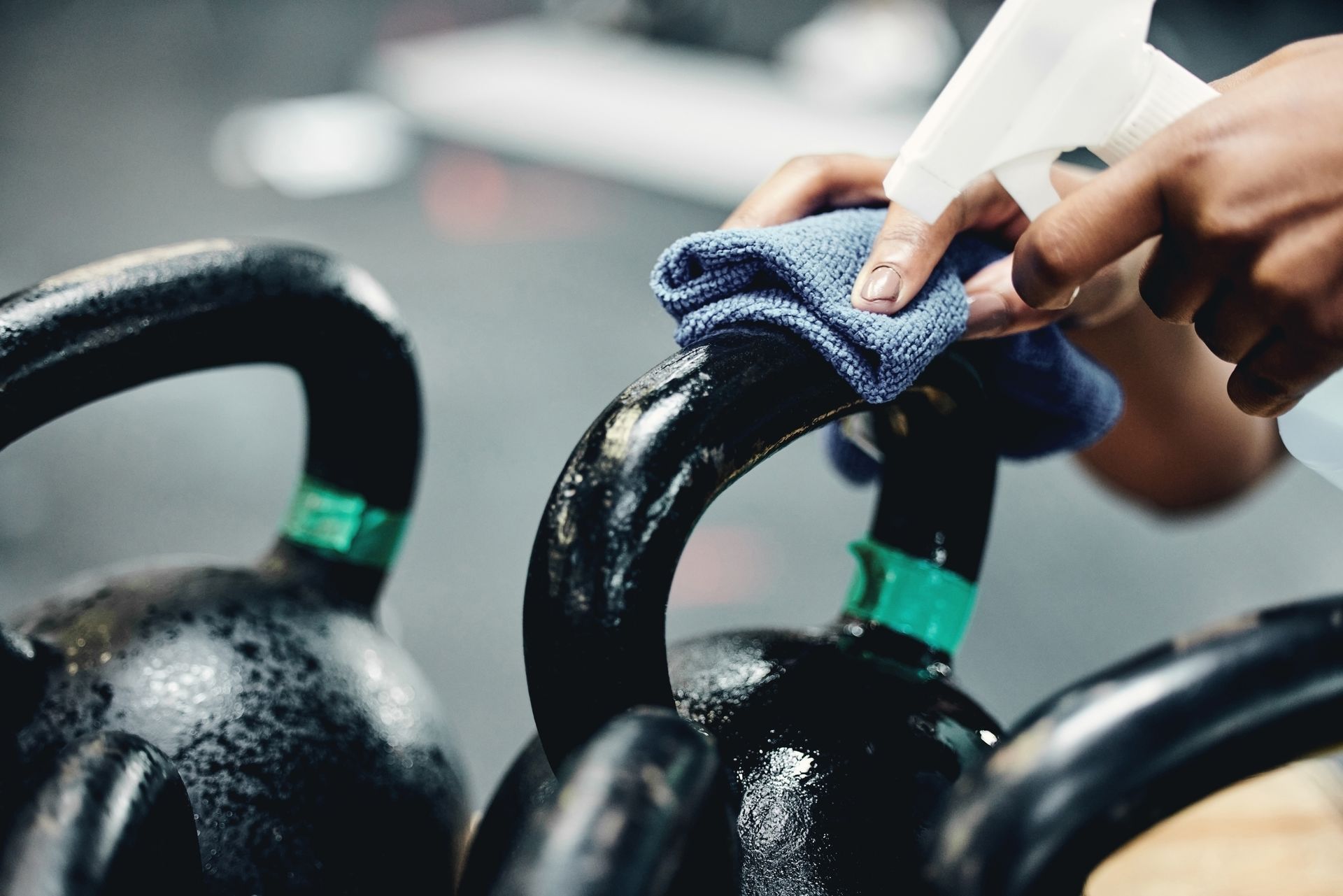 Cleaning a kettlebell.