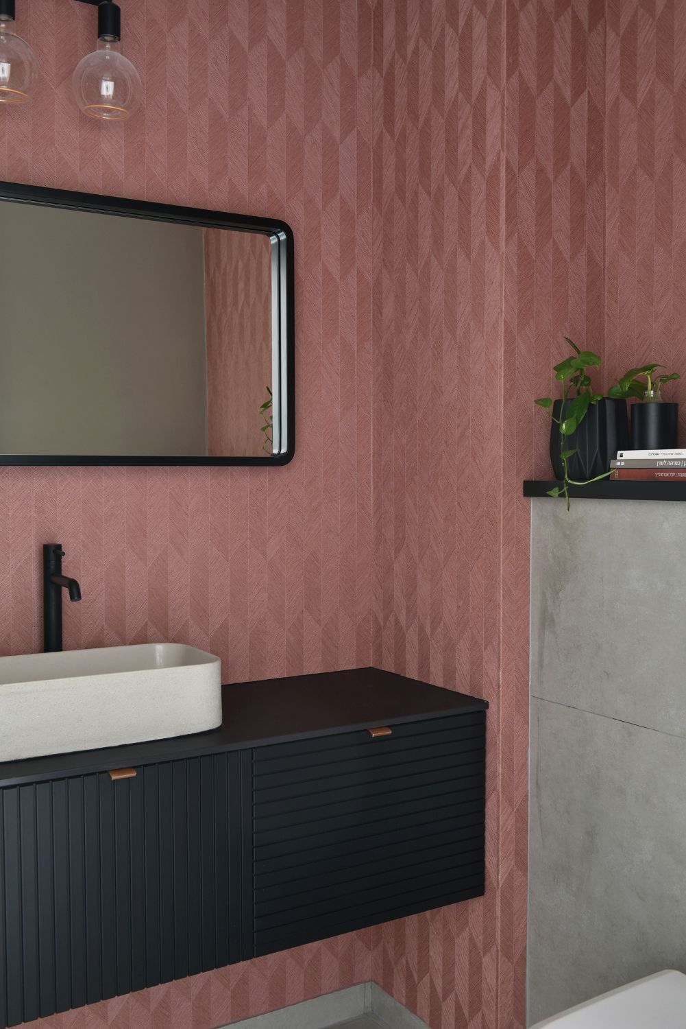 עיצוב שרותי אורחים בדירת פנטהאוז 
טל גלעד – סטודיו בוטיק לתכנון, עיצוב ואדריכלות פנים המתמחה בתכנון ועיצוב כולל ומערכתי לבתים 
 פרטיים, דירות ועסקים