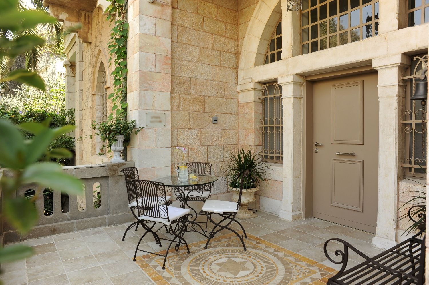 עיצוב בית לשימור בירושלים 
טל גלעד – סטודיו בוטיק לתכנון, עיצוב ואדריכלות פנים המתמחה בתכנון ועיצוב כולל ומערכתי לבתים 
 פרטיים, דירות ועסקים