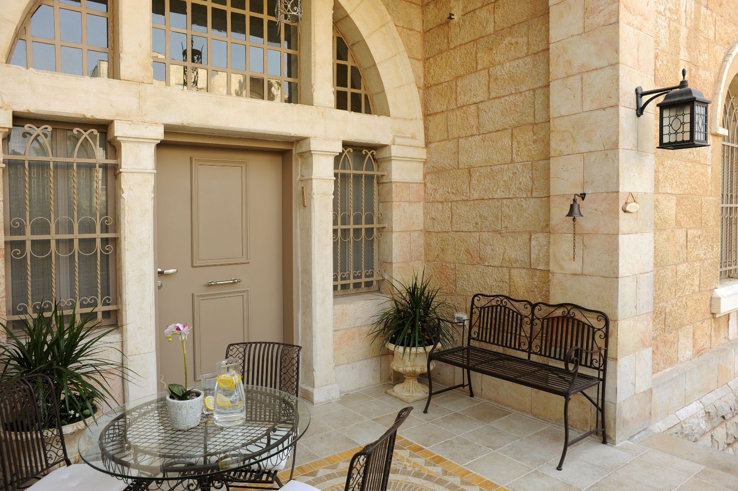 עיצוב בית לשימור בירושלים 
טל גלעד – סטודיו בוטיק לתכנון, עיצוב ואדריכלות פנים המתמחה בתכנון ועיצוב כולל ומערכתי לבתים 
 פרטיים, דירות ועסקים