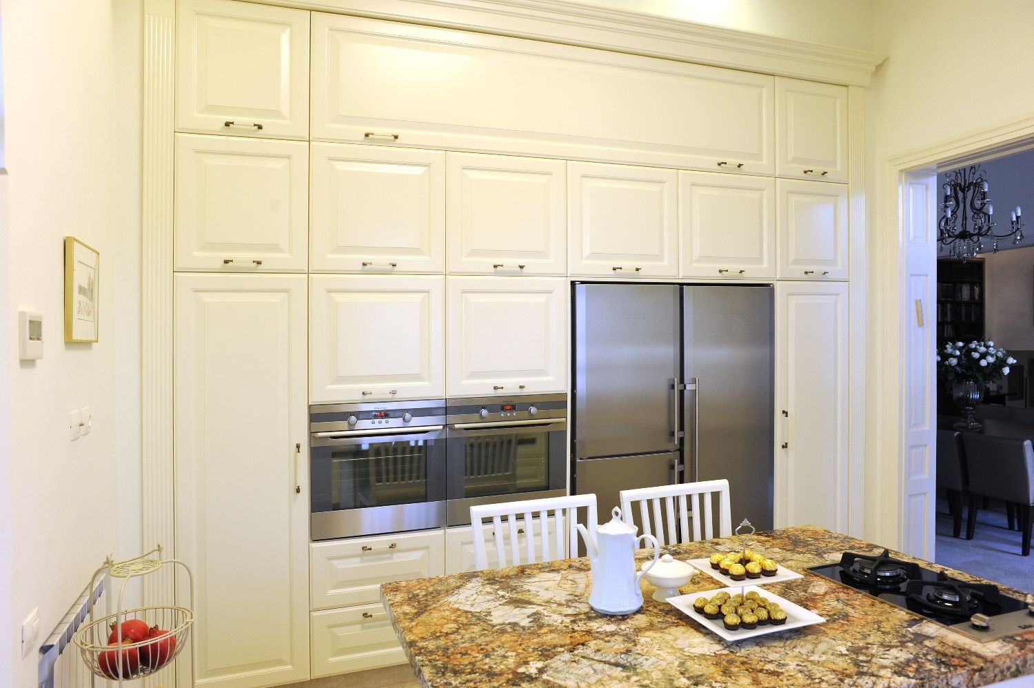 המטבח בבית לשימור בירושלים 
טל גלעד – סטודיו בוטיק לתכנון, עיצוב ואדריכלות פנים המתמחה בתכנון ועיצוב כולל ומערכתי לבתים 
 פרטיים, דירות ועסקים