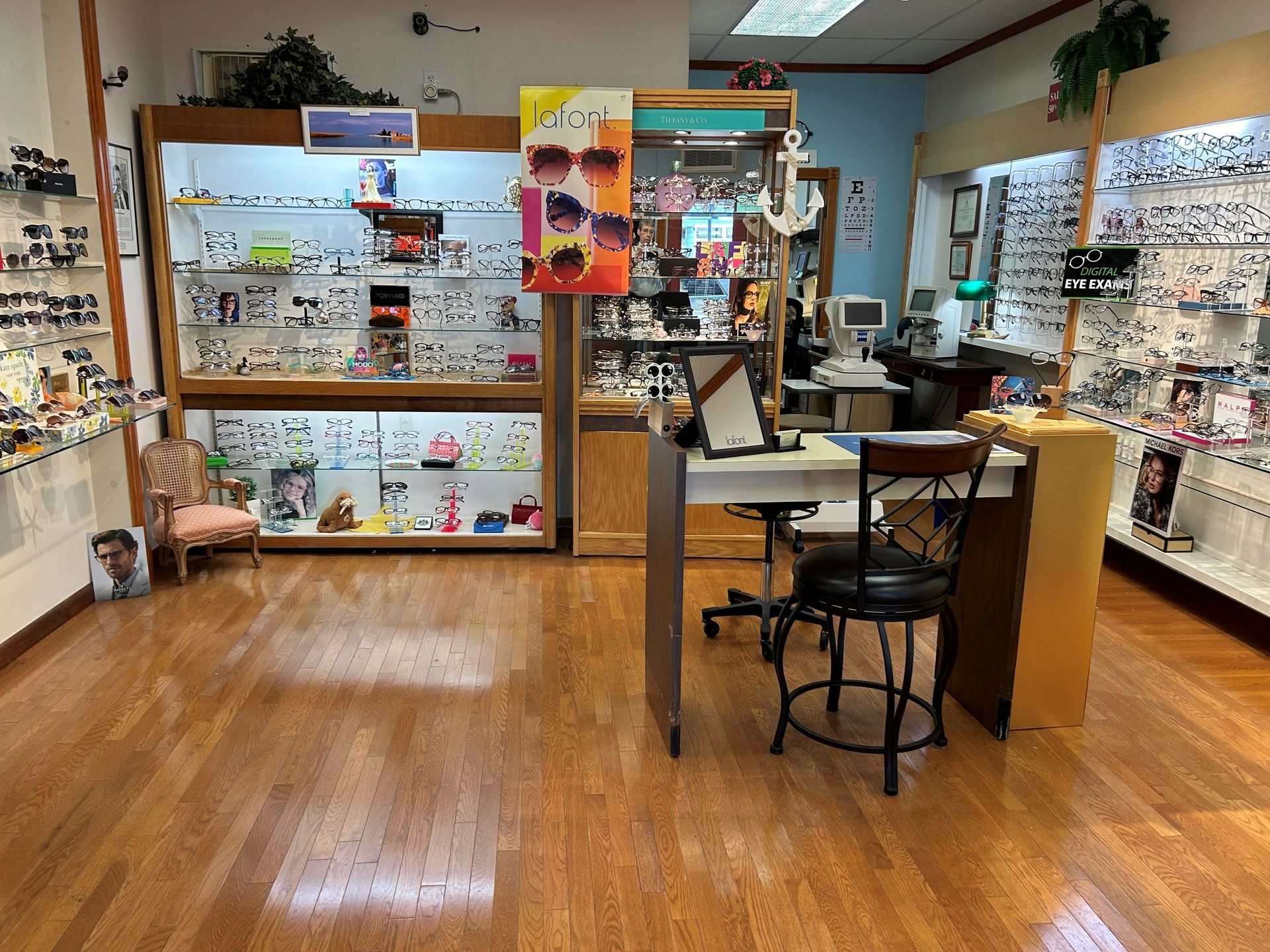 interior reception area of Smith Optical of Oyster Bay