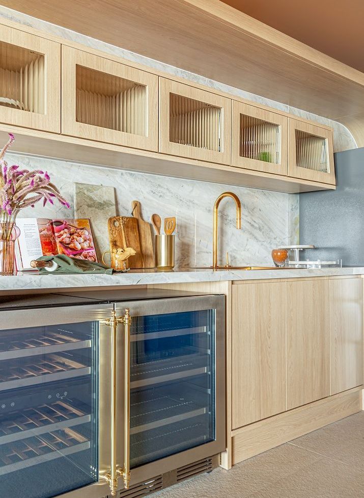 Fábricas sérias, controle de qualidade e cronograma possível. Produção em fábrica parceira certificada — marcenaria de precisão e prazos validados | Batel Select